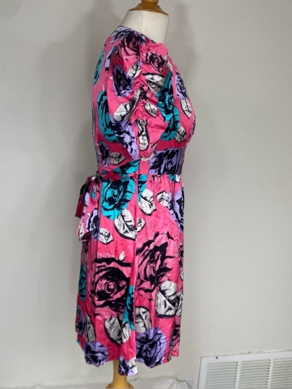 Betsey Johnson Women's Pink Rosette V Neck Short Sleeve Satin Mini Dress Size 4 - Picture 4 of 16